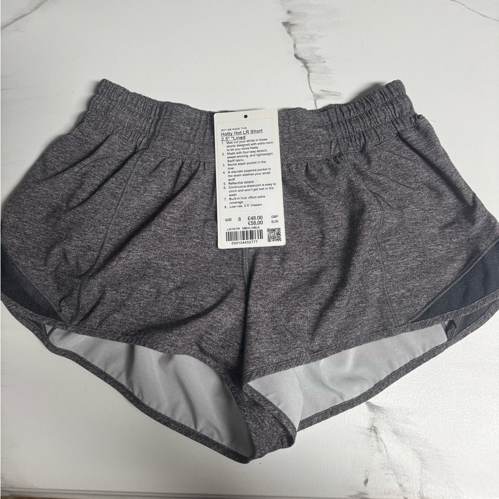 lululemon hotty hot shorts 2.5”